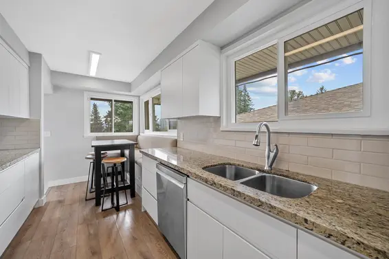 1137 Cloverley Street, North Vancouver For Sale - image 11