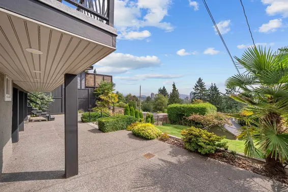 1137 Cloverley Street, North Vancouver For Sale - image 15