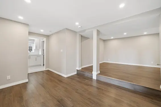 1137 Cloverley Street, North Vancouver For Sale - image 18