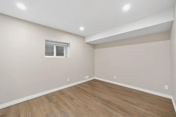 1137 Cloverley Street, North Vancouver For Sale - image 20
