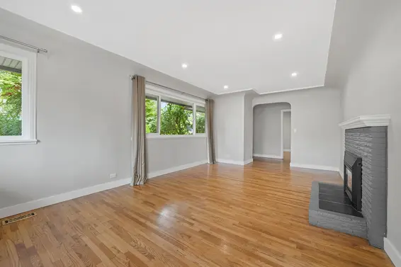 1137 Cloverley Street, North Vancouver For Sale - image 3