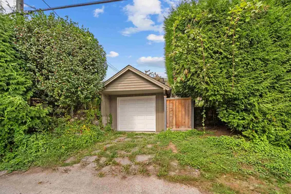 1137 Cloverley Street, North Vancouver For Sale - image 33
