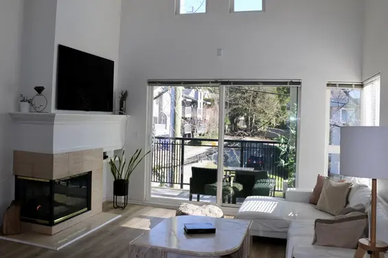 403 106 West Kings Road, North Vancouver For Sale - image 2