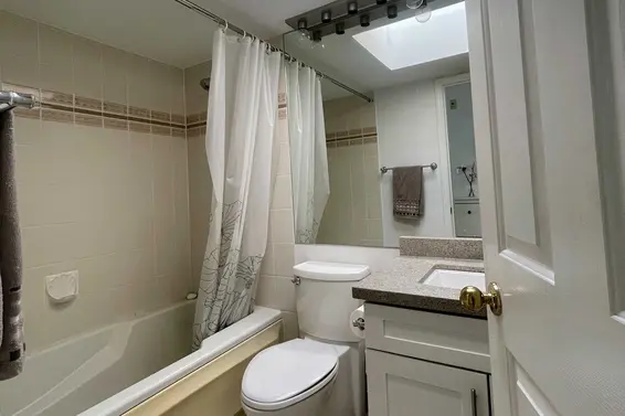 403 106 West Kings Road, North Vancouver For Sale - image 9