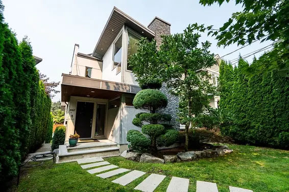 2007 Larson Road, North Vancouver For Sale - image 1