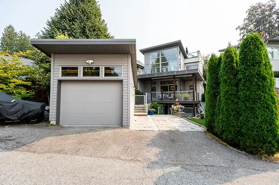 2007 Larson Road, North Vancouver For Sale - image 4