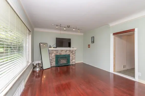341 West 24th Street, North Vancouver For Sale - image 3