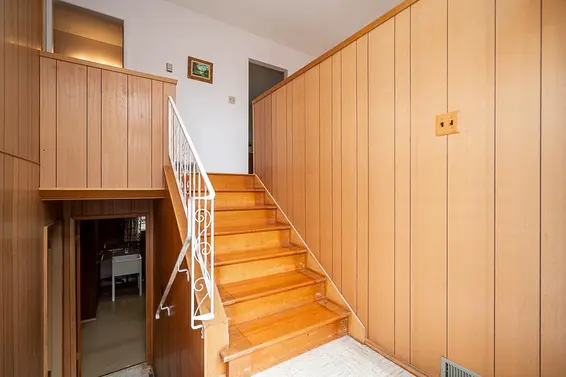 1634 Ross Road, North Vancouver For Sale - image 3