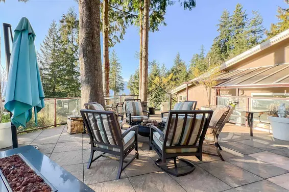 15 Oceanview Road, Lions Bay For Sale - image 2