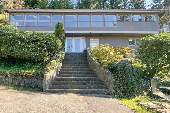 15 Oceanview Road, Lions Bay For Sale - image 5