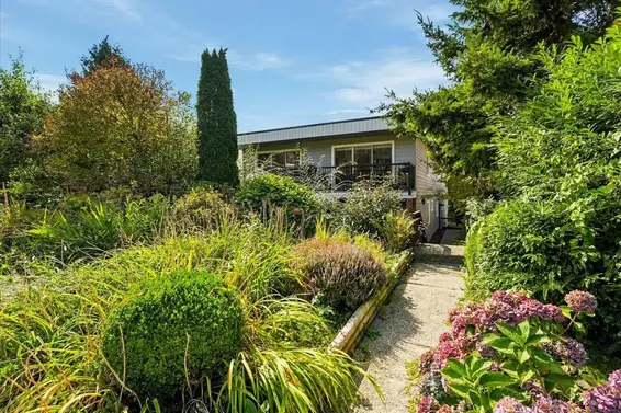 6 137 East 5th Street, North Vancouver
