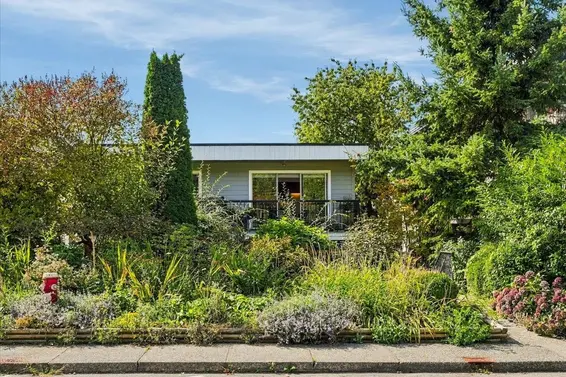 6 137 East 5th Street, North Vancouver For Sale - image 2