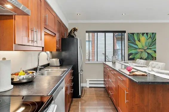 6 137 East 5th Street, North Vancouver For Sale - image 4