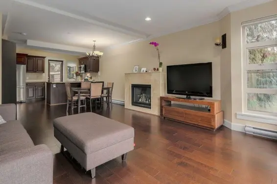 7 215 East 4 Street, North Vancouver For Sale - image 8