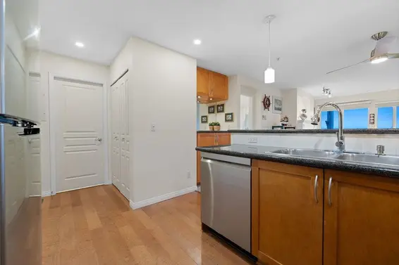 308 333 East 1st Street, North Vancouver For Sale - image 3