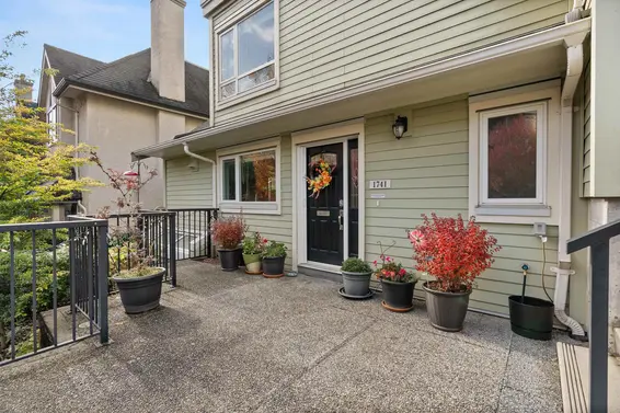 1741 Chesterfield Avenue, North Vancouver For Sale - image 2