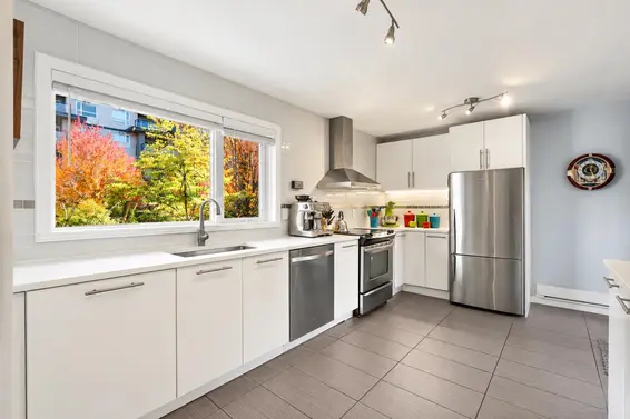 1741 Chesterfield Avenue, North Vancouver For Sale - image 3