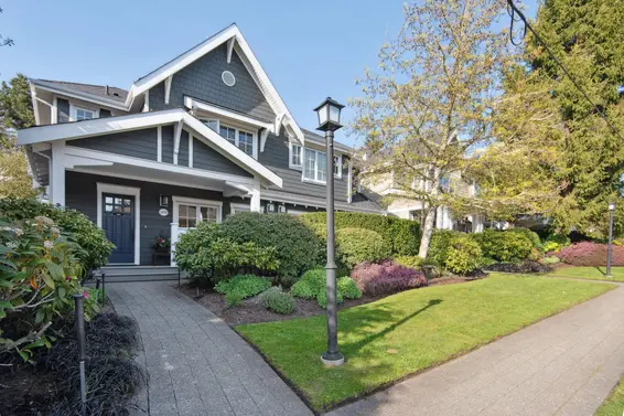 2075 Esquimalt Avenue, West Vancouver For Sale - image 2