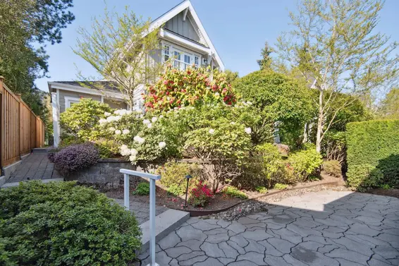 2075 Esquimalt Avenue, West Vancouver For Sale - image 29