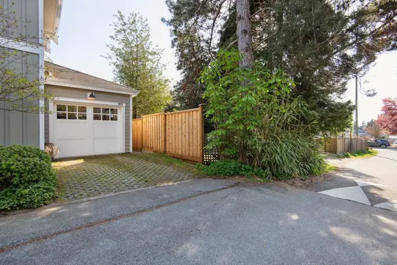2075 Esquimalt Avenue, West Vancouver For Sale - image 30