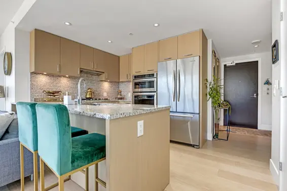 1401 150 West 15th Street, North Vancouver For Sale - image 2