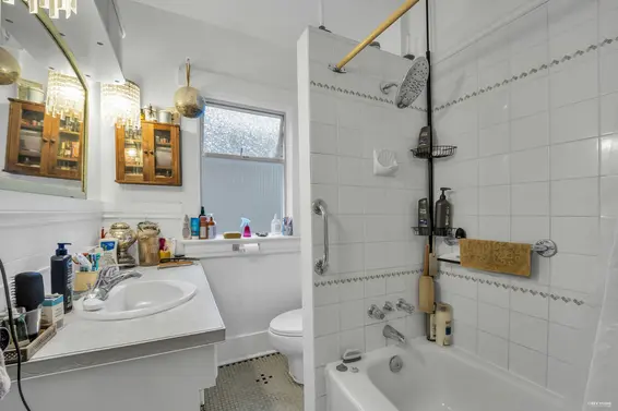 458 East 9th Street, North Vancouver For Sale - image 5