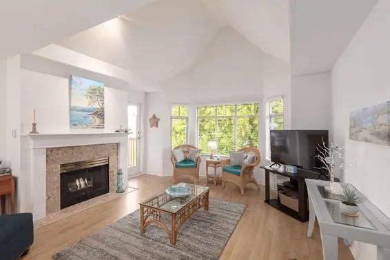 504 2059 Chesterfield Avenue, North Vancouver For Sale - image 2