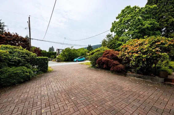 3588 Allan Road, North Vancouver For Sale - image 15