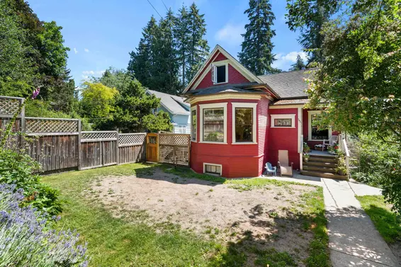 145 East Kings Road, North Vancouver For Sale - image 2