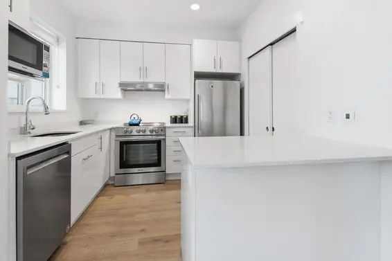 405 2137 Chesterfield Avenue, North Vancouver For Sale - image 2