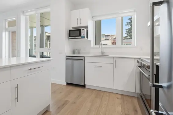 405 2137 Chesterfield Avenue, North Vancouver For Sale - image 4