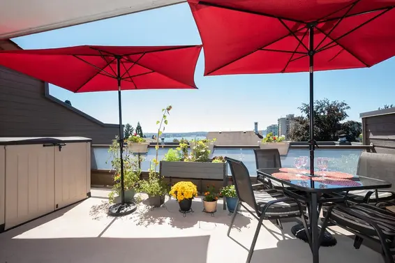 2 220 East 4Th Street, North Vancouver