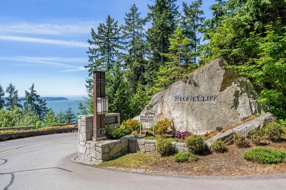 402 3355 Cypress Place, West Vancouver For Sale - image 3
