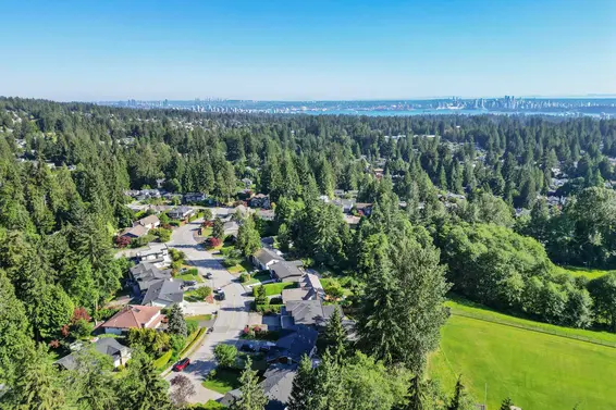 5199 Cliffridge Avenue, North Vancouver For Sale - image 5