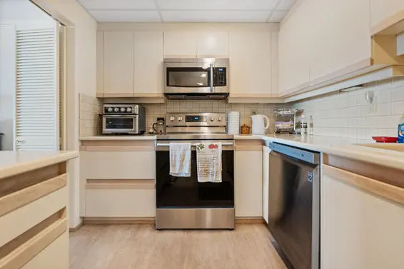105 2274 Folkestone Way, West Vancouver For Sale - image 8