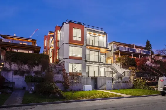 2 432 East 1st Street, North Vancouver For Sale - image 2
