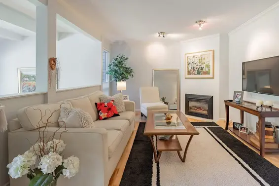 1715 Rufus Drive, North Vancouver For Sale - image 2