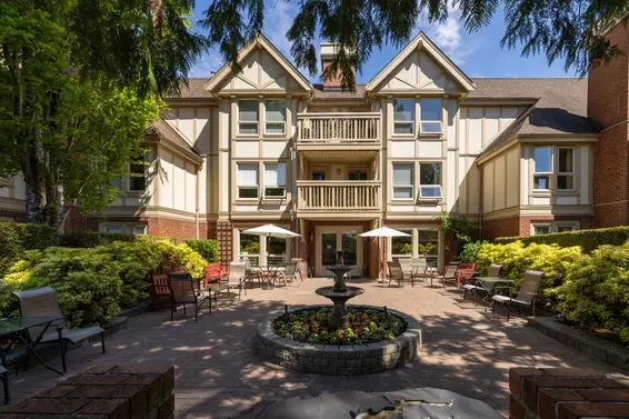 104 843 22nd Street, West Vancouver