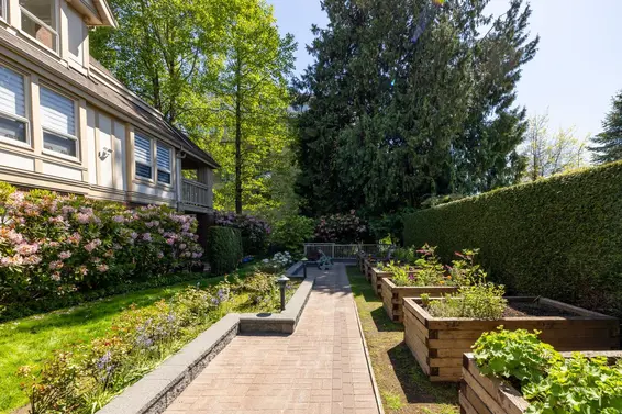 104 843 22nd Street, West Vancouver For Sale - image 4