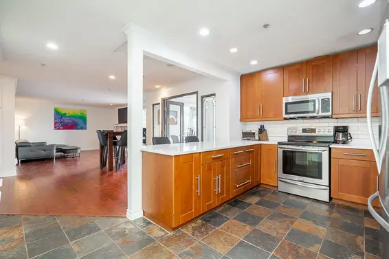 405 1000 Bowron Court, North Vancouver