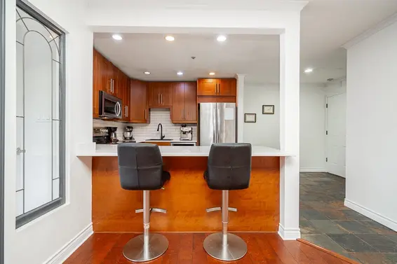 405 1000 Bowron Court, North Vancouver For Sale - image 7