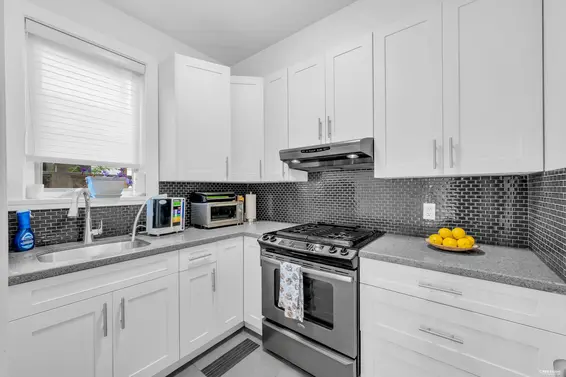 1123 Keith Road, West Vancouver For Sale - image 11