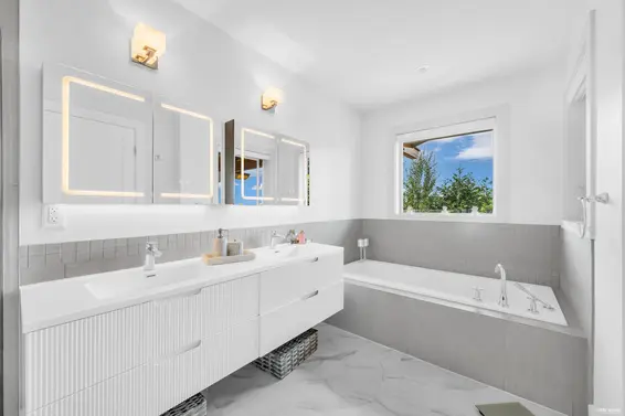 1123 Keith Road, West Vancouver For Sale - image 24