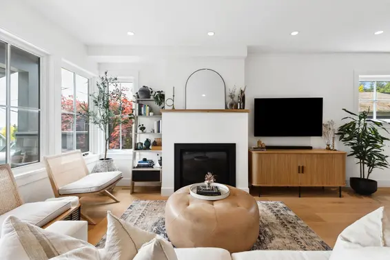 230 East 28 Street, North Vancouver For Sale - image 2
