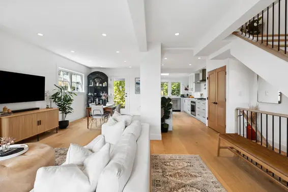 230 East 28 Street, North Vancouver For Sale - image 3