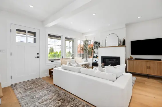 230 East 28 Street, North Vancouver For Sale - image 4