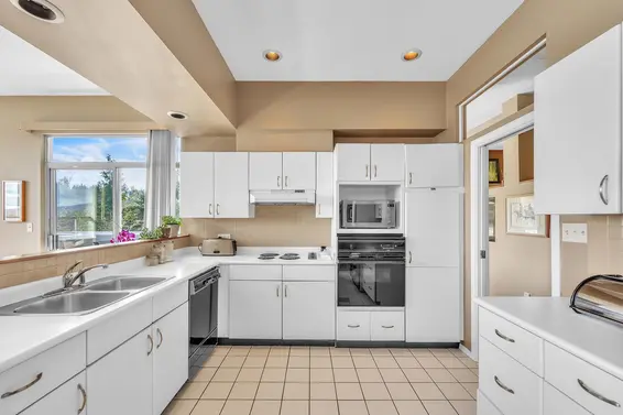 531 Tempe Crescent, North Vancouver For Sale - image 14