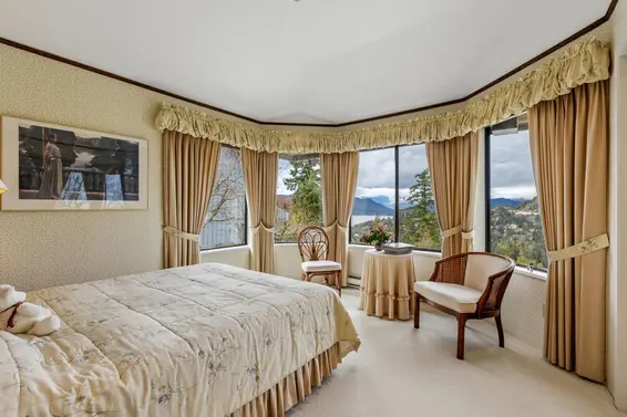 5180 Meadfeild Road, West Vancouver For Sale - image 12