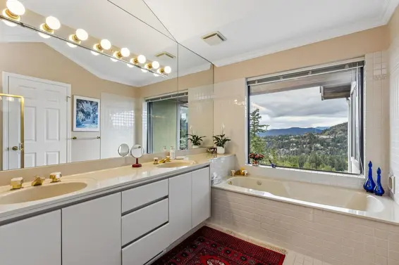 5180 Meadfeild Road, West Vancouver For Sale - image 15