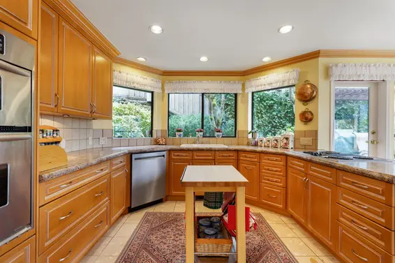 5180 Meadfeild Road, West Vancouver For Sale - image 3